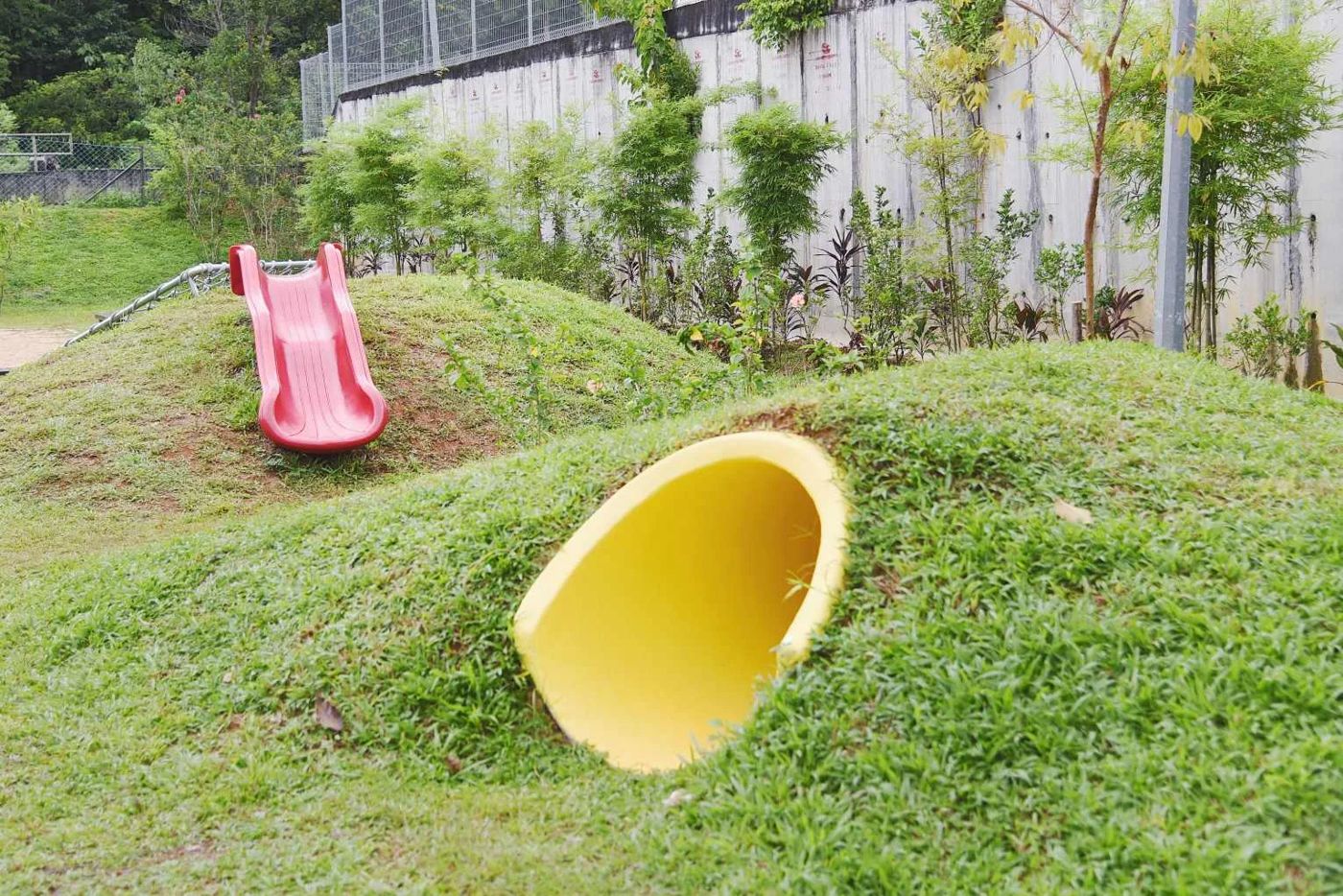 テンビー・インターナショナルスクール・イポー: Slides and tunnels for kids